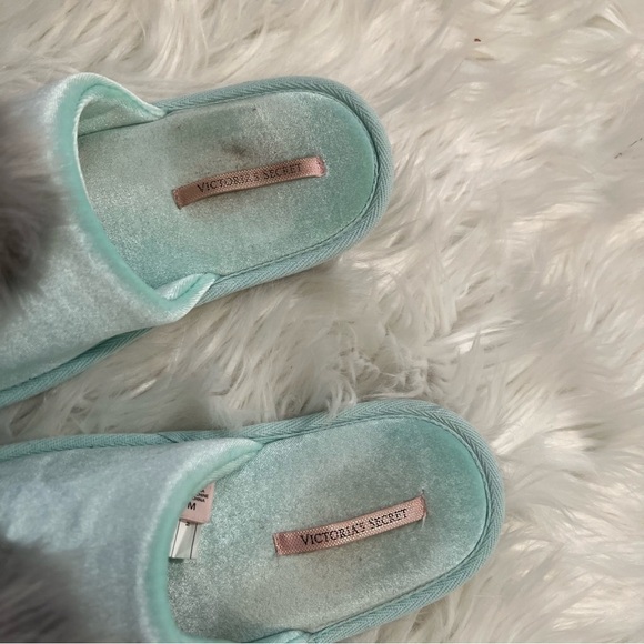 Victoria’s Secret Pom-Pom at Tap Slippers Teal - Picture 5 of 9